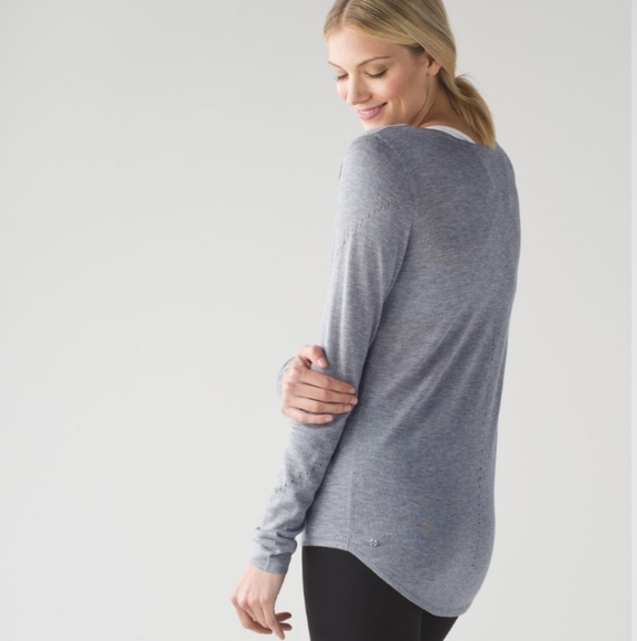 Lululemon Yin Time Long Sleeve, Size 2 - Picture 7 of 13